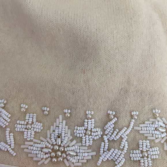 Vintage Cream & White Floral Beaded Cropped Knit Cardigan Sweater - Hong Kong - Picture 13 of 16